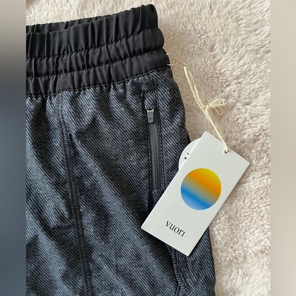 NWT Vuori Clementine Short Charcoal Twill Size S - Picture 4 of 8